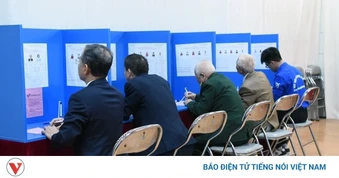Cử tri Hà Nội náo nức trong Ngày hội non sông
