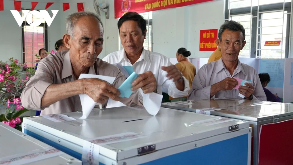 Cử tri Khánh Hòa mong sớm triển khai nhà máy điện hạt nhân