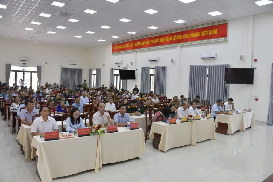 Cử tri mong có giải pháp cụ thể cho tăng ca trái quy định, ô nhiễm môi trường Cử tri mong có giải pháp cụ thể cho tăng ca trái quy định, ô nhiễm môi trường