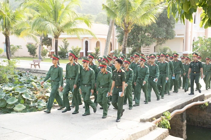 Cử tri nô nức bầu cử sớm Cử tri nô nức bầu cử sớm