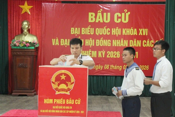 Cử tri nô nức bầu cử sớm Cử tri nô nức bầu cử sớm