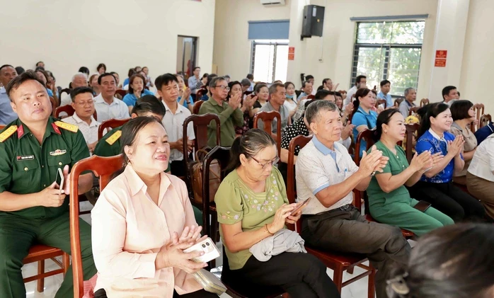 Cử tri quan tâm định hướng đầu tư của Petrovietnam tại TPHCM Cử tri quan tâm định hướng đầu tư của Petrovietnam tại TPHCM
