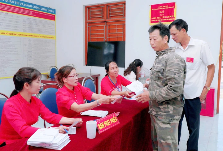 Cử tri Quảng Ninh đi bầu 624 trưởng thôn, bản, khu phố Cử tri Quảng Ninh đi bầu 624 trưởng thôn, bản, khu phố