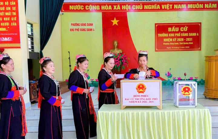 Cử tri Quảng Ninh đi bầu 624 trưởng thôn, bản, khu phố Cử tri Quảng Ninh đi bầu 624 trưởng thôn, bản, khu phố