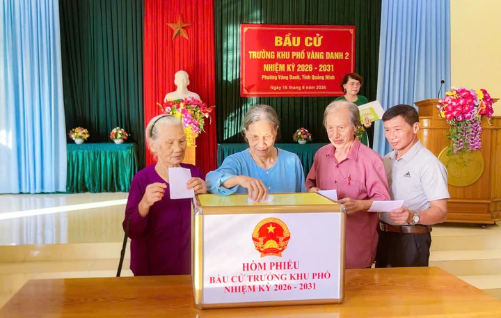 Cử tri Quảng Ninh đi bầu 624 trưởng thôn, bản, khu phố Cử tri Quảng Ninh đi bầu 624 trưởng thôn, bản, khu phố