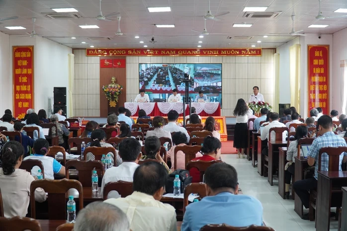 Cử tri TPHCM phản ánh vướng mắc về hạ tầng, nhà ở, môi trường Cử tri TPHCM phản ánh vướng mắc về hạ tầng, nhà ở, môi trường