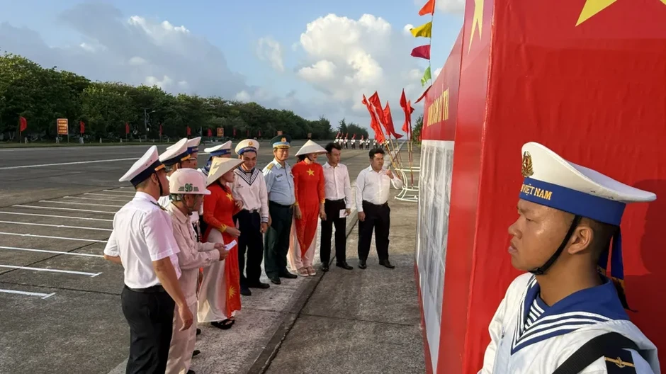 Cử tri Trường Sa cùng cả nước tham gia “Ngày hội non sông” Cử tri Trường Sa cùng cả nước tham gia “Ngày hội non sông”