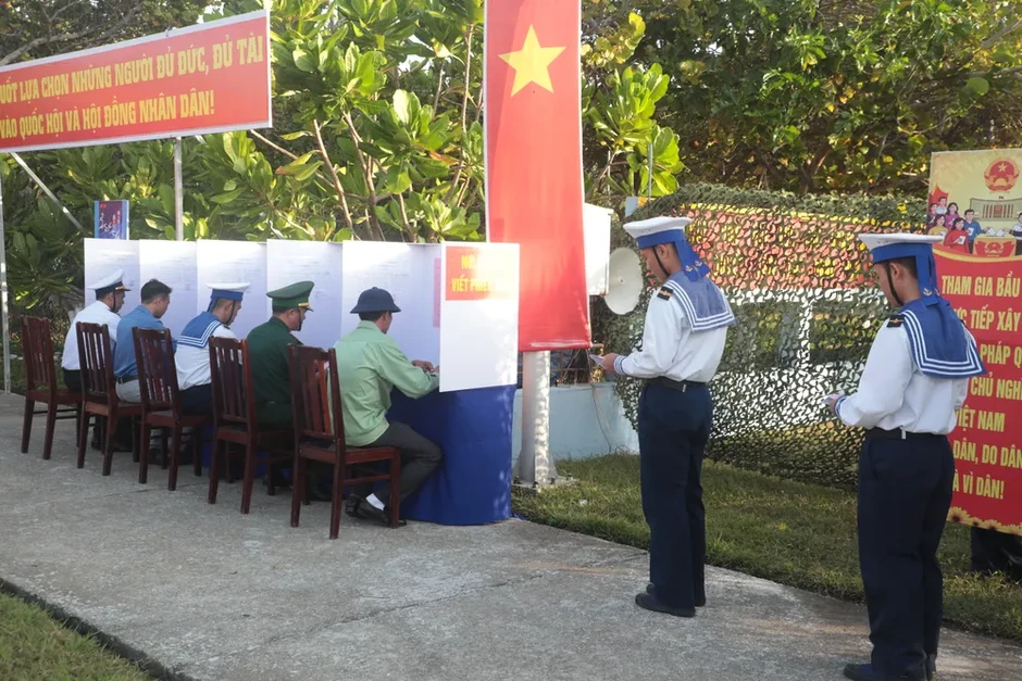 Cử tri Trường Sa cùng cả nước tham gia “Ngày hội non sông” Cử tri Trường Sa cùng cả nước tham gia “Ngày hội non sông”