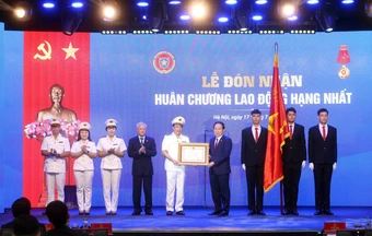 Cục Quản lý Thi hành án dân sự đón nhận Huân chương Lao động hạng Nhất