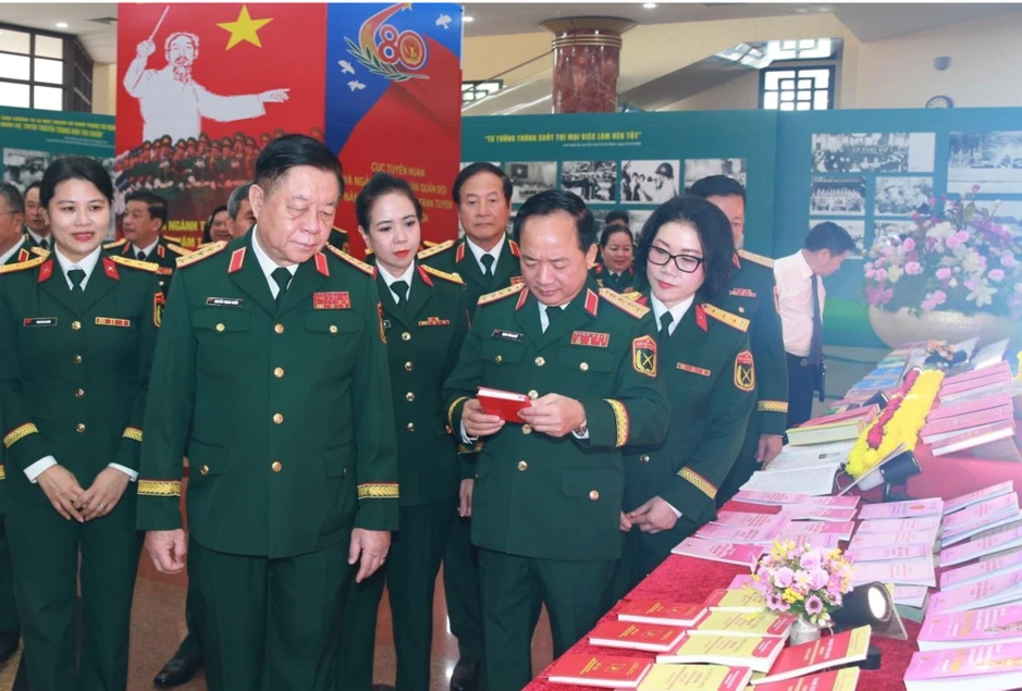 Cục Tuyên huấn kỷ niệm 80 năm Ngày truyền thống và đón nhận Huân chương Bảo vệ Tổ quốc hạng Nhất Cục Tuyên huấn kỷ niệm 80 năm Ngày truyền thống và đón nhận Huân chương Bảo vệ Tổ quốc hạng Nhất