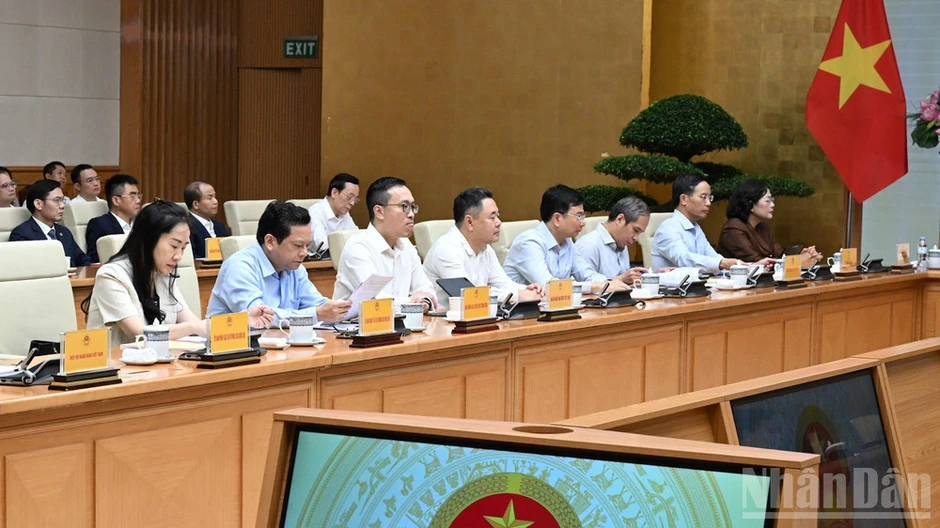 Củng cố ổn định vĩ mô, bảo đảm các cân đối lớn của nền kinh tế Củng cố ổn định vĩ mô, bảo đảm các cân đối lớn của nền kinh tế