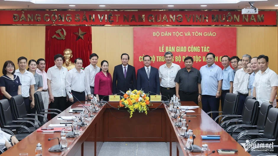 Cuộc chuyển giao “di sản” và niềm tin dưới “mái nhà” Bộ Dân tộc và Tôn giáo Cuộc chuyển giao “di sản” và niềm tin dưới “mái nhà” Bộ Dân tộc và Tôn giáo