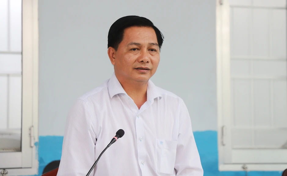 Cuộc đối thoại giữa Bí thư Vĩnh Long và hơn 100 người dân về khai thác cát Cuộc đối thoại giữa Bí thư Vĩnh Long và hơn 100 người dân về khai thác cát