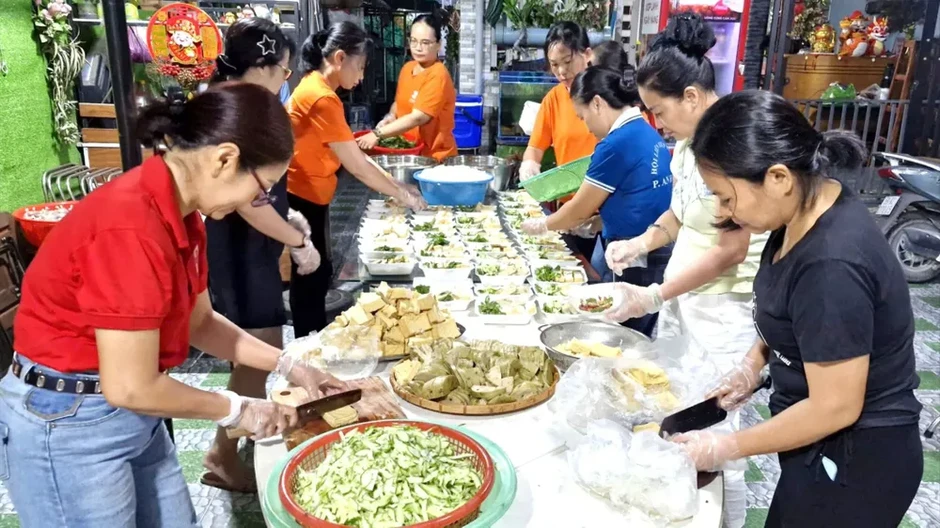 Cuộc sắp xếp để chính quyền "sâu rễ, bền gốc" - Bài 1: Giữ mạch nối với người dân Cuộc sắp xếp để chính quyền "sâu rễ, bền gốc" - Bài 1: Giữ mạch nối với người dân