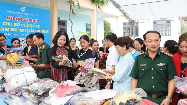 Đà Nẵng: Chuỗi hoạt động ý nghĩa “Đồng hành cùng phụ nữ biên cương” Đà Nẵng: Chuỗi hoạt động ý nghĩa “Đồng hành cùng phụ nữ biên cương”