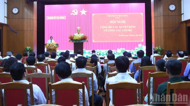 Đà Nẵng công bố các quyết định về công tác cán bộ Đà Nẵng công bố các quyết định về công tác cán bộ