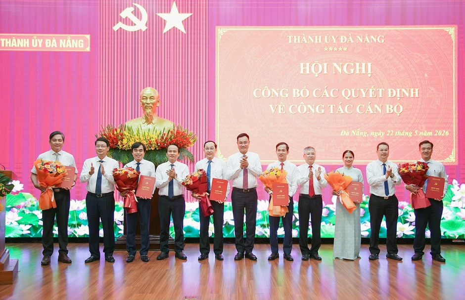 Đà Nẵng công bố các quyết định về điều động, bổ nhiệm cán bộ Đà Nẵng công bố các quyết định về điều động, bổ nhiệm cán bộ