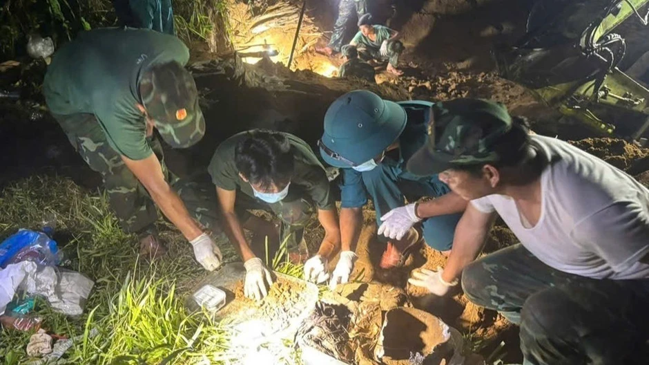 Đà Nẵng phát hiện nhiều di vật và đoạn xương nghi là của liệt sĩ trong hầm trú ẩn Đà Nẵng phát hiện nhiều di vật và đoạn xương nghi là của liệt sĩ trong hầm trú ẩn