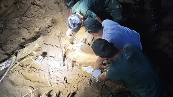 Đà Nẵng phát hiện nhiều di vật và đoạn xương nghi là của liệt sĩ trong hầm trú ẩn