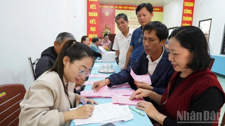 Đà Nẵng: Phường Hương Trà tổ chức vận hành thử quy trình bỏ phiếu, sẵn sàng cho ngày hội non sông Đà Nẵng: Phường Hương Trà tổ chức vận hành thử quy trình bỏ phiếu, sẵn sàng cho ngày hội non sông