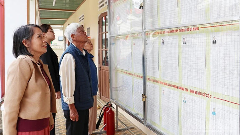 Đà Nẵng: Phường Hương Trà tổ chức vận hành thử quy trình bỏ phiếu, sẵn sàng cho ngày hội non sông Đà Nẵng: Phường Hương Trà tổ chức vận hành thử quy trình bỏ phiếu, sẵn sàng cho ngày hội non sông