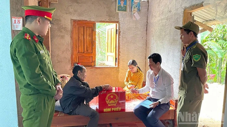 Đà Nẵng: Tạo mọi điều kiện thuận lợi để cử tri miền núi được bỏ phiếu Đà Nẵng: Tạo mọi điều kiện thuận lợi để cử tri miền núi được bỏ phiếu