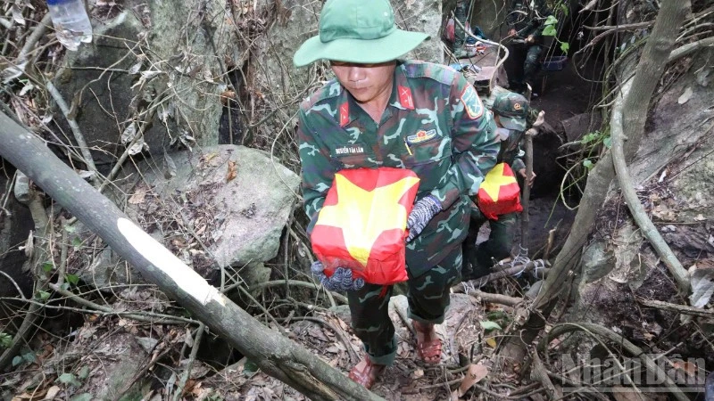Đà Nẵng tìm thấy nhiều hài cốt liệt sĩ tại hang Đá Sập Đà Nẵng tìm thấy nhiều hài cốt liệt sĩ tại hang Đá Sập