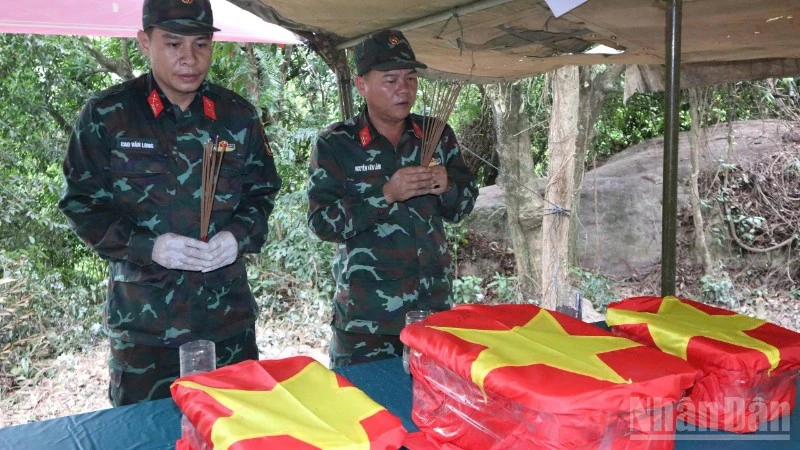 Đà Nẵng tìm thấy nhiều hài cốt liệt sĩ tại hang Đá Sập Đà Nẵng tìm thấy nhiều hài cốt liệt sĩ tại hang Đá Sập