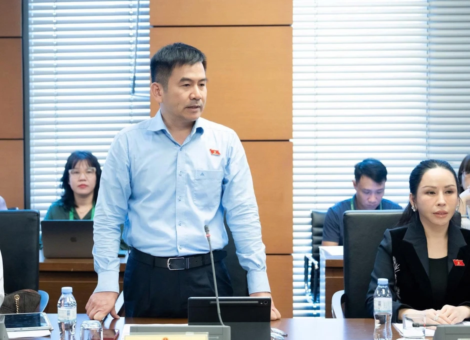 Đại biểu dẫn vụ livestream tặng quà tiền tỷ để góp ý sửa Luật Phòng, chống rửa tiền Đại biểu dẫn vụ livestream tặng quà tiền tỷ để góp ý sửa Luật Phòng, chống rửa tiền