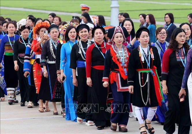 Đại biểu dự Đại hội Phụ nữ toàn quốc vào Lăng viếng Chủ tịch Hồ Chí Minh Đại biểu dự Đại hội Phụ nữ toàn quốc vào Lăng viếng Chủ tịch Hồ Chí Minh