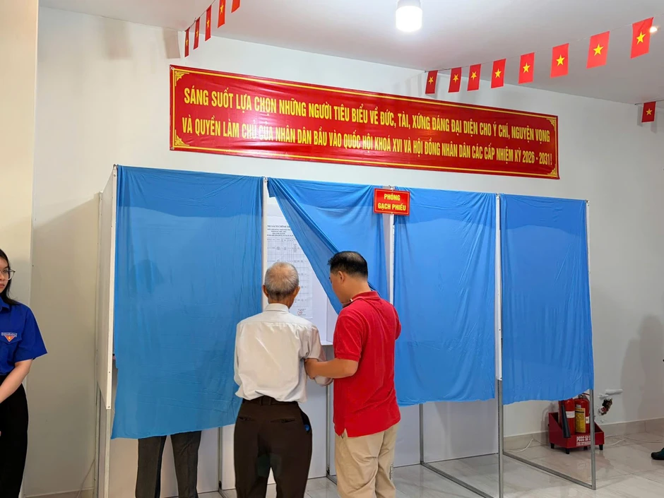 Đại biểu là nhịp cầu nối liền khoảng cách giữa chính quyền và nhân dân Đại biểu là nhịp cầu nối liền khoảng cách giữa chính quyền và nhân dân