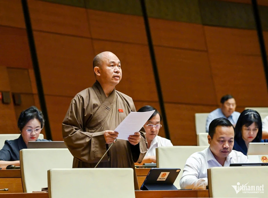 Đại biểu Quốc hội đề nghị bổ sung thẩm quyền cho tỉnh về khu thương mại tự do Đại biểu Quốc hội đề nghị bổ sung thẩm quyền cho tỉnh về khu thương mại tự do