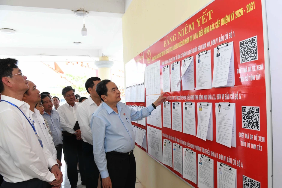 Đại biểu Quốc hội đừng chỉ là 'bưu tá' chuyển đơn của dân Đại biểu Quốc hội đừng chỉ là 'bưu tá' chuyển đơn của dân