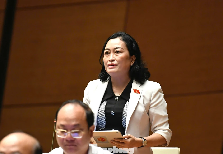 Đại biểu Quốc hội: Nhiều nhiệm vụ được chuyển xuống cơ sở, nhưng quyền quyết định vẫn nằm ở cấp trên Đại biểu Quốc hội: Nhiều nhiệm vụ được chuyển xuống cơ sở, nhưng quyền quyết định vẫn nằm ở cấp trên