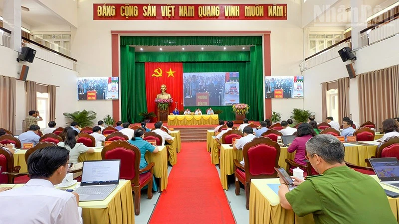 Đại biểu Quốc hội tỉnh Vĩnh Long tiếp xúc cử tri với 124 xã, phường trong tỉnh Đại biểu Quốc hội tỉnh Vĩnh Long tiếp xúc cử tri với 124 xã, phường trong tỉnh