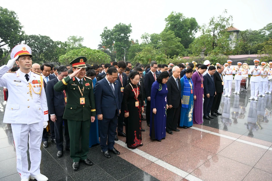Đại biểu tham dự Đại hội đại biểu toàn quốc MTTQ Việt Nam vào Lăng viếng Chủ tịch Hồ Chí Minh Đại biểu tham dự Đại hội đại biểu toàn quốc MTTQ Việt Nam vào Lăng viếng Chủ tịch Hồ Chí Minh