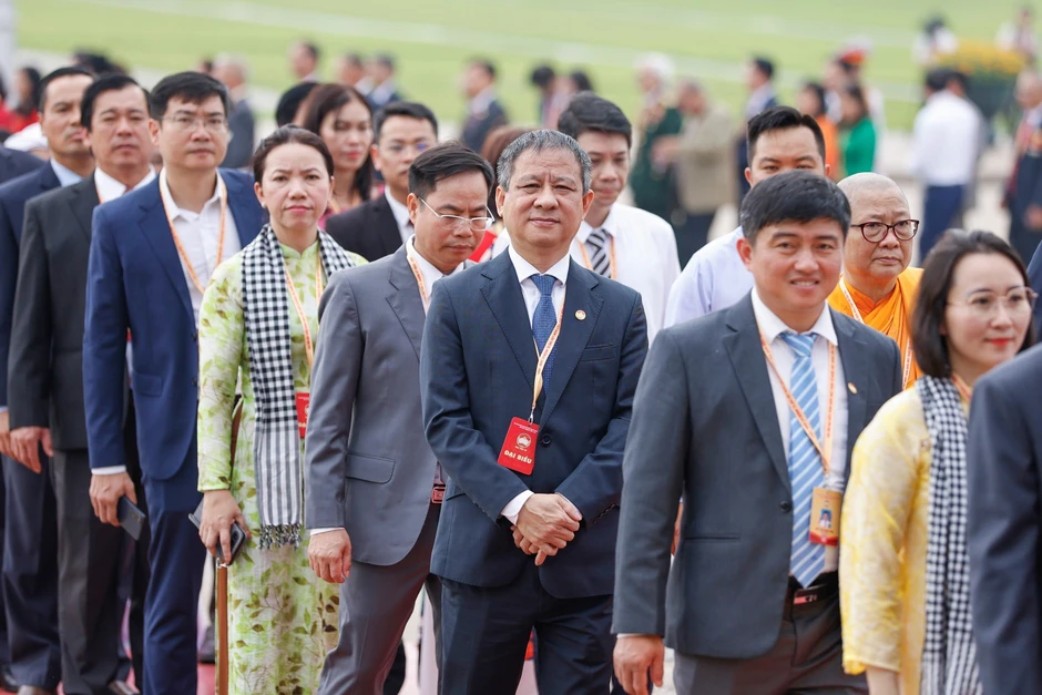 Đại biểu tham dự Đại hội đại biểu toàn quốc MTTQ Việt Nam vào Lăng viếng Chủ tịch Hồ Chí Minh Đại biểu tham dự Đại hội đại biểu toàn quốc MTTQ Việt Nam vào Lăng viếng Chủ tịch Hồ Chí Minh