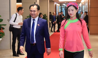 Đại biểu tham dự kỳ họp thứ nhất Quốc hội khóa 16 - Báo TinVina