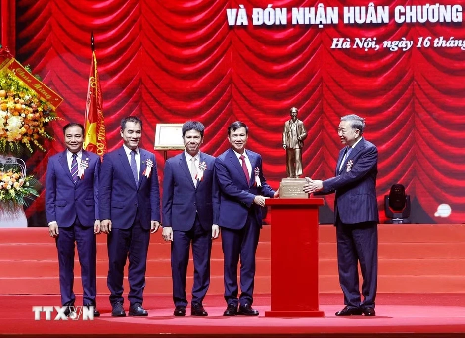 'Đại học Quốc gia Hà Nội tiếp tục vươn lên trở thành biểu tượng của trí tuệ Việt Nam' 'Đại học Quốc gia Hà Nội tiếp tục vươn lên trở thành biểu tượng của trí tuệ Việt Nam'