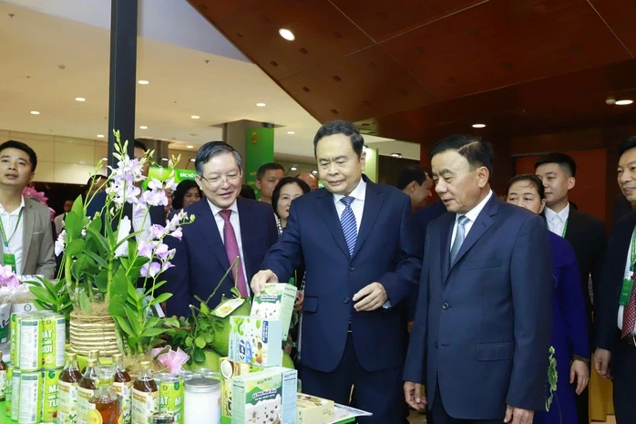 Đại hội Hội Nông dân Việt Nam lần thứ IX: Đổi mới mạnh mẽ, nông dân bứt phá trong kỷ nguyên mới Đại hội Hội Nông dân Việt Nam lần thứ IX: Đổi mới mạnh mẽ, nông dân bứt phá trong kỷ nguyên mới