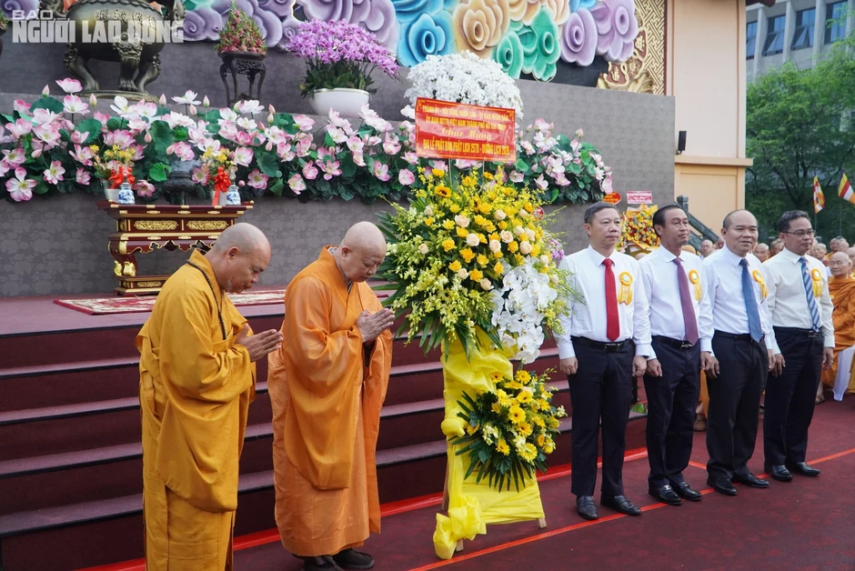 Đại lễ Phật đản Phật lịch 2570: Làm cho cuộc sống tốt đẹp hơn bằng ngọn đèn từ bi