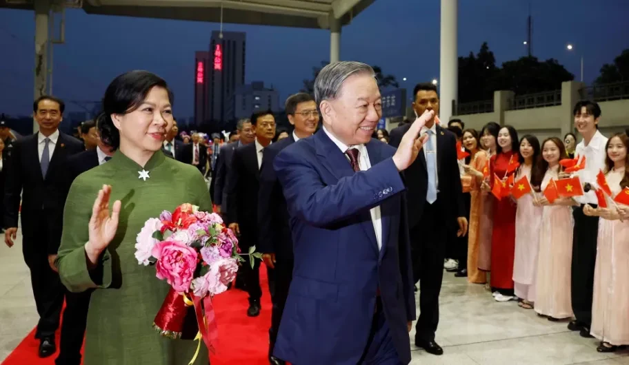 Đại sứ Hà Vĩ: Trung Quốc luôn muốn đứng kề vai sát cánh cùng Việt Nam