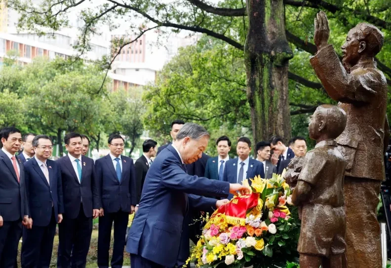 Đại sứ Hà Vĩ: Trung Quốc luôn muốn đứng kề vai sát cánh cùng Việt Nam