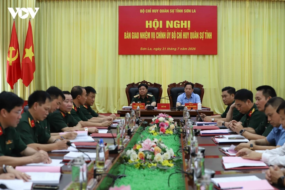 Đại tá Đậu Thanh Quang giữ chức Chính ủy Bộ CHQS tỉnh Sơn La Đại tá Đậu Thanh Quang giữ chức Chính ủy Bộ CHQS tỉnh Sơn La