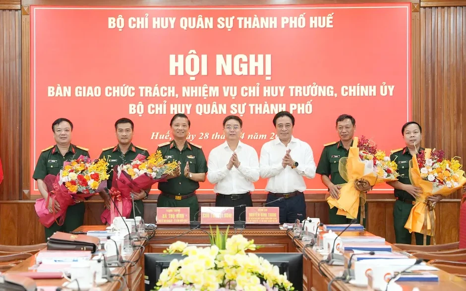 Đại tá Đoàn Sinh Hòa giữ chức Chỉ huy trưởng Bộ Chỉ huy Quân sự TP Huế Đại tá Đoàn Sinh Hòa giữ chức Chỉ huy trưởng Bộ Chỉ huy Quân sự TP Huế