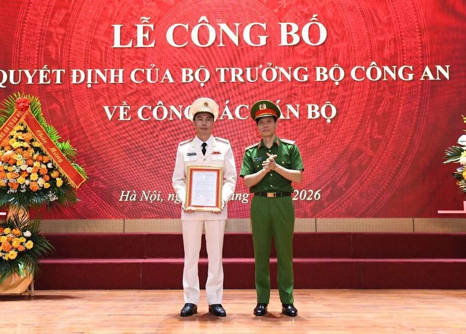 Đại tá Trương Văn Hồng làm Phó Cục trưởng Cục Cảnh sát ma túy Đại tá Trương Văn Hồng làm Phó Cục trưởng Cục Cảnh sát ma túy