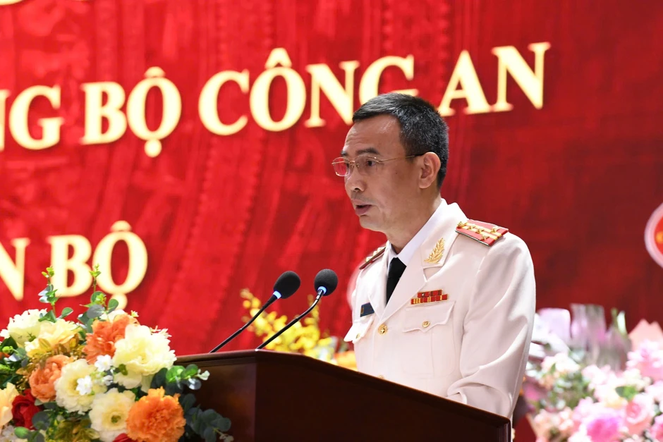 Đại tá Trương Văn Hồng làm Phó Cục trưởng Cục Cảnh sát ma túy Đại tá Trương Văn Hồng làm Phó Cục trưởng Cục Cảnh sát ma túy