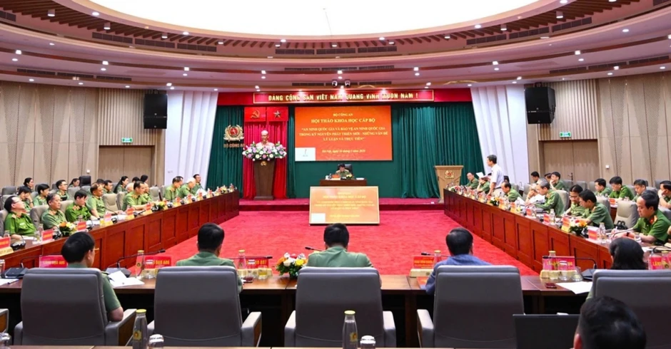 Đại tướng Lương Tam Quang chủ trì hội thảo về an ninh quốc gia trong kỷ nguyên mới Đại tướng Lương Tam Quang chủ trì hội thảo về an ninh quốc gia trong kỷ nguyên mới