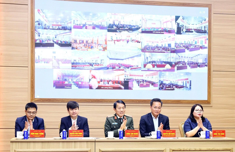 Đại tướng Lương Tam Quang tiếp xúc cử tri tại Hưng Yên Đại tướng Lương Tam Quang tiếp xúc cử tri tại Hưng Yên
