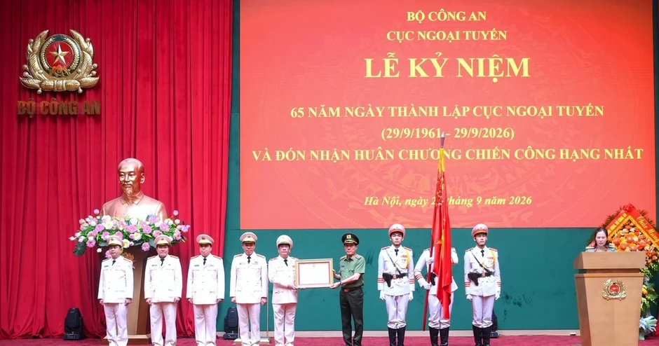 Đại tướng Lương Tam Quang trao Huân chương Chiến công hạng nhất tặng Cục Ngoại tuyến